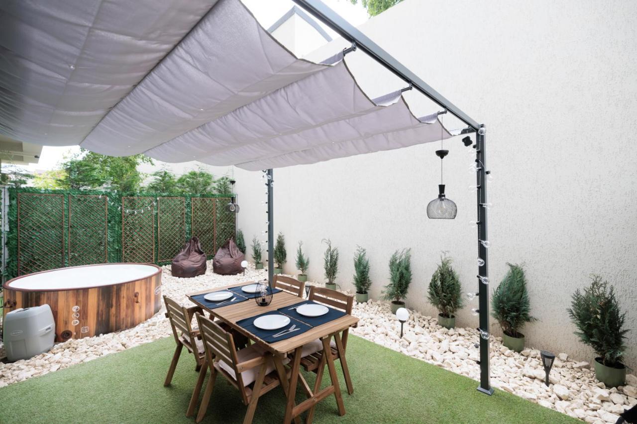 شقة Downtown Hidden Garden With Jacuzzi In بوخارست المظهر الخارجي الصورة