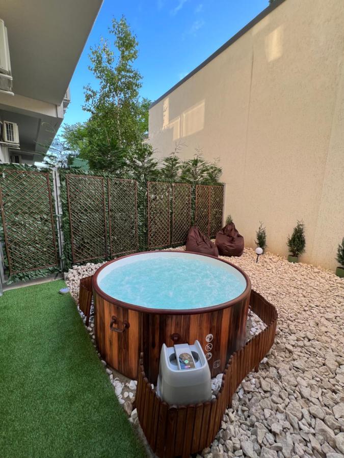 شقة Downtown Hidden Garden With Jacuzzi In بوخارست المظهر الخارجي الصورة