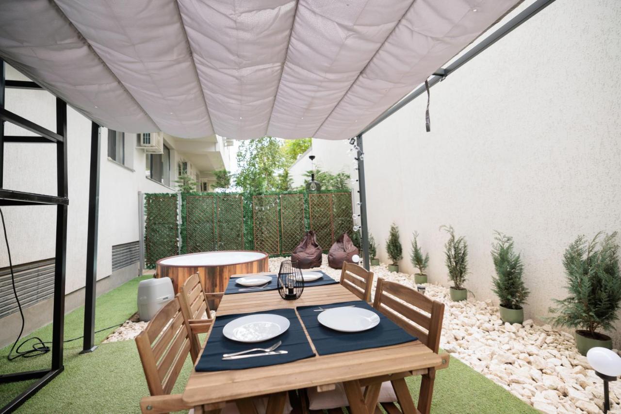 شقة Downtown Hidden Garden With Jacuzzi In بوخارست المظهر الخارجي الصورة