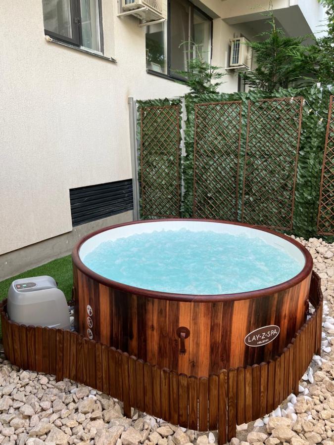 شقة Downtown Hidden Garden With Jacuzzi In بوخارست المظهر الخارجي الصورة
