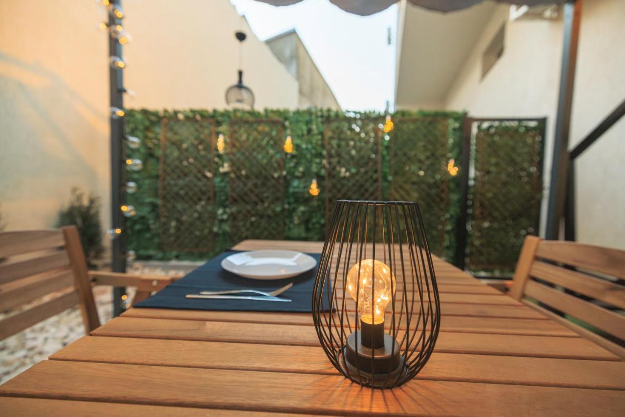 شقة Downtown Hidden Garden With Jacuzzi In بوخارست المظهر الخارجي الصورة