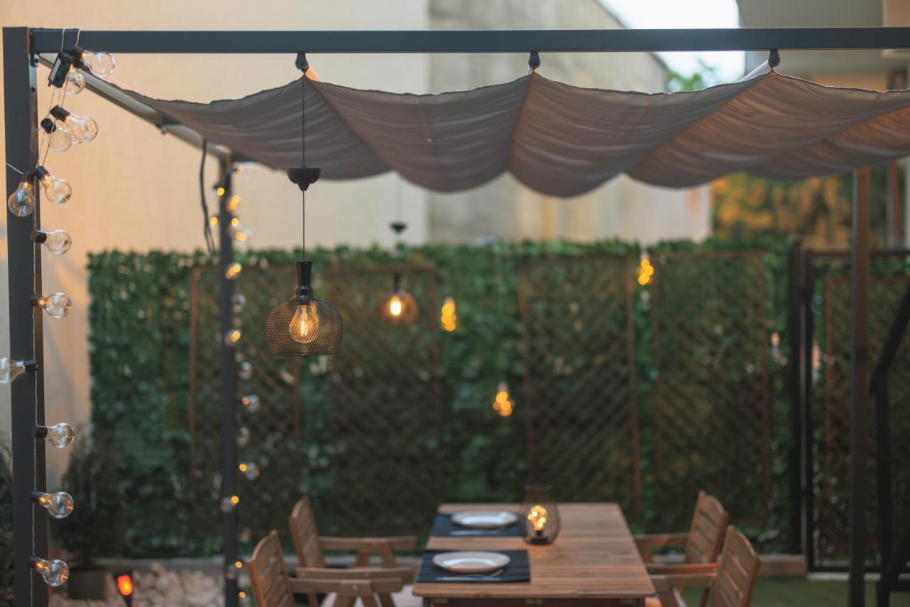 شقة Downtown Hidden Garden With Jacuzzi In بوخارست المظهر الخارجي الصورة
